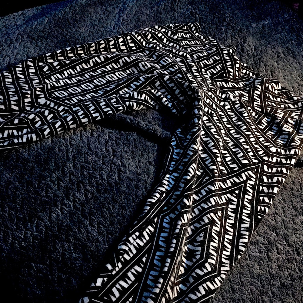 Lilly white black and white leggings